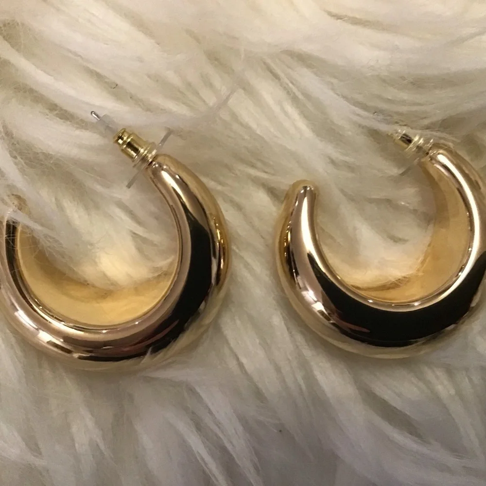 House of Harlow 1960 gold color 1 3/4” teardrop hoop earrings NWB